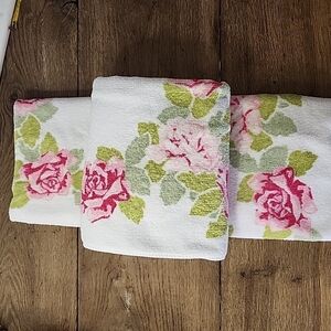 Vintage Martex Terrycloth Cotton Bath Towels Roses Set 2 White Floral Pink